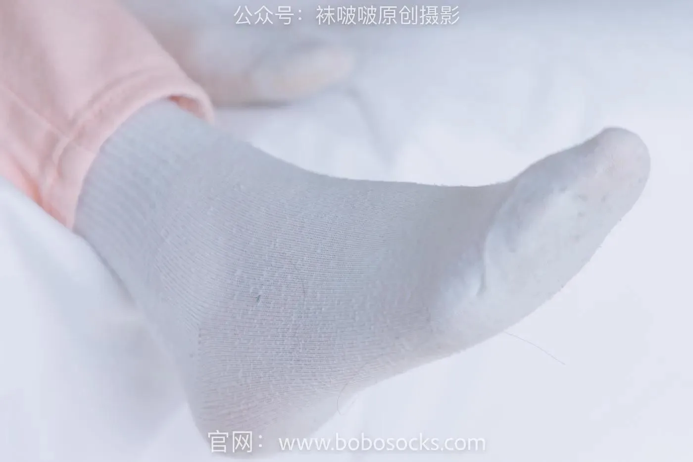 [BoBoSocks袜啵啵]NO.141 周周-运动鞋、白棉袜、裸足 [140P]插图3